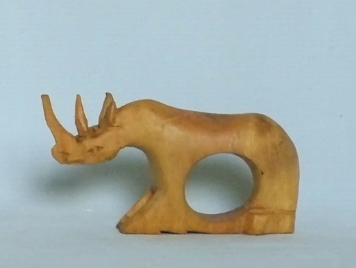 Serviettenhalter Nashorn aus Olivenholz (H ± 6 B ± 12 cm)